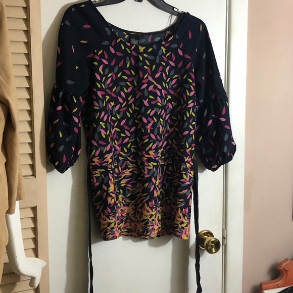 BCBG XS blouse 3/4 balloon sleeves colorful Needs belt or sash - Picture 7 of 8